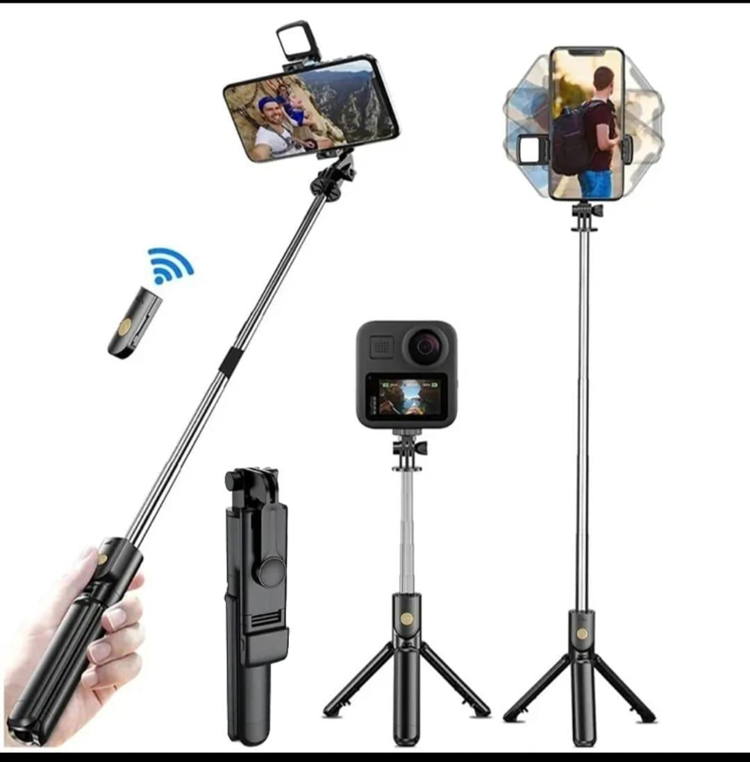 Foldable selfie stick with LED light